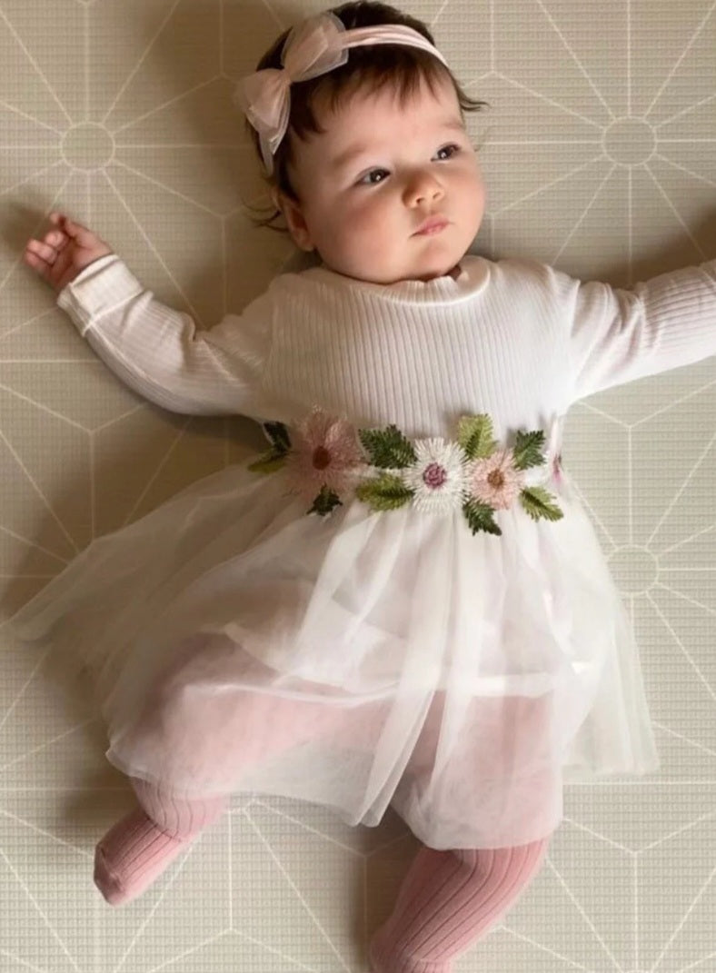 White Ribbed Lace Dress with Floral Design - Image 3